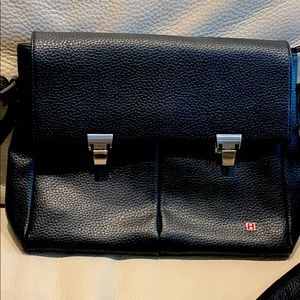 🎁 BALLY MESSENGER BAG.